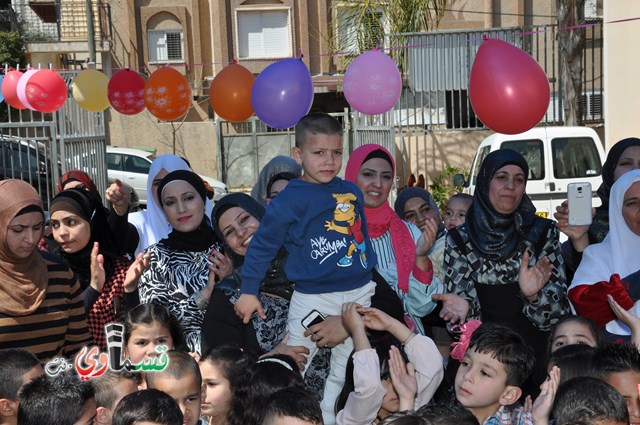 كفرقاسم – فيديو: بساتين الامل, السلام , والمحبة تحتفل بعيد الام على انغام عمو انس وجوقته ..